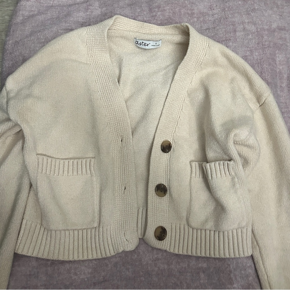 • light pink cropped cardigan
